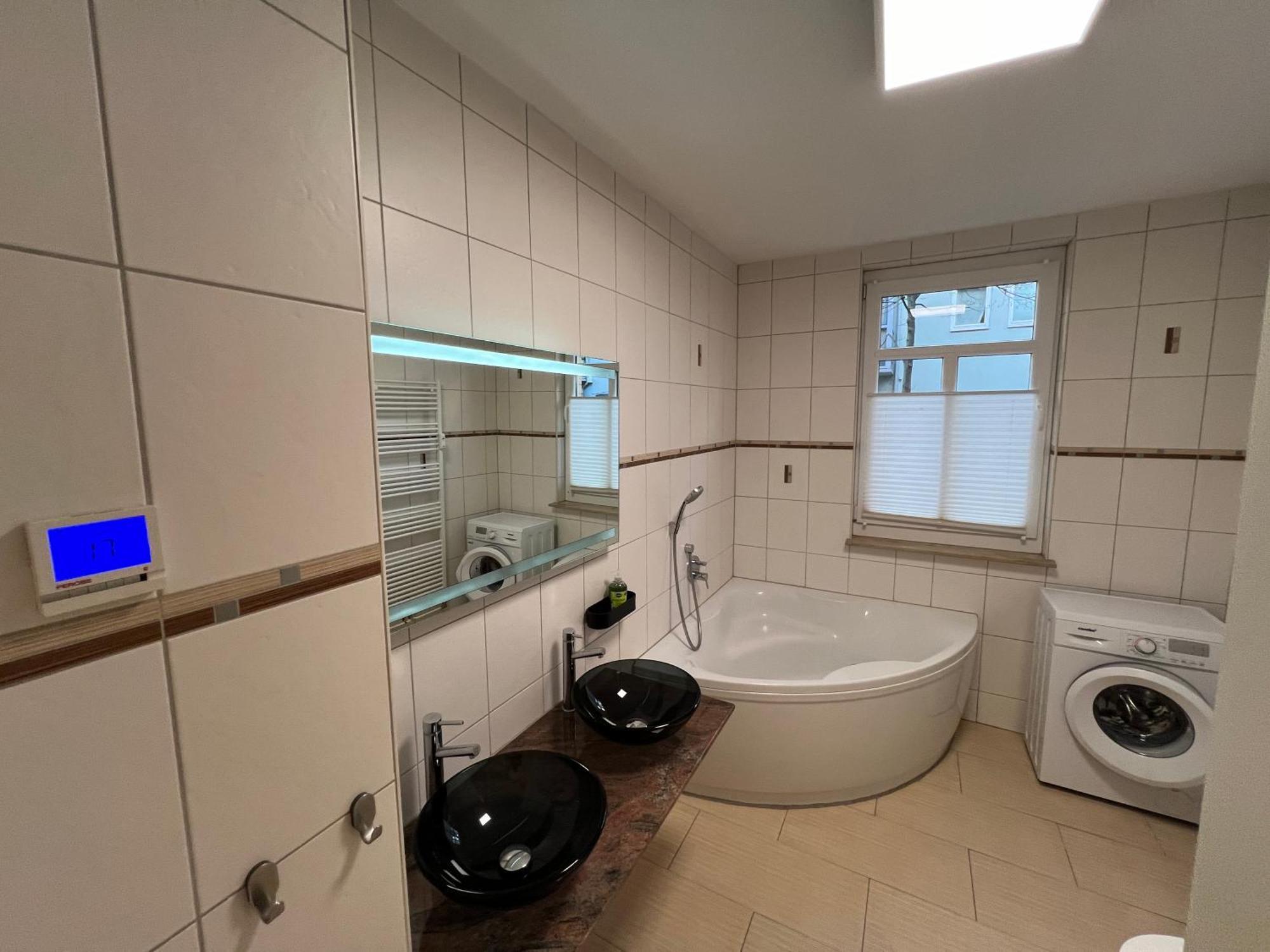 Apartment Humboldt 3 Schlafzimmer,Wifi, Netflix Parken, Terrasse, Klimatisiert, Naehe Zentrum Jena Luaran gambar